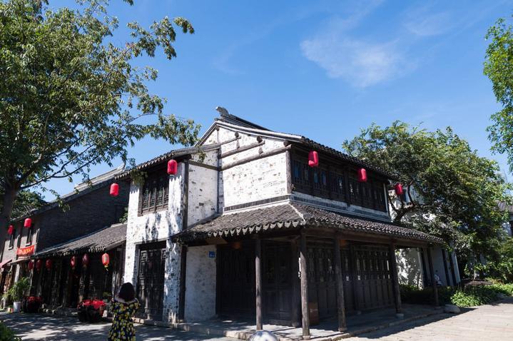 夏日时尚的爱丽